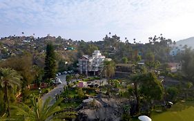 Chacha Inn The Garden Retreat